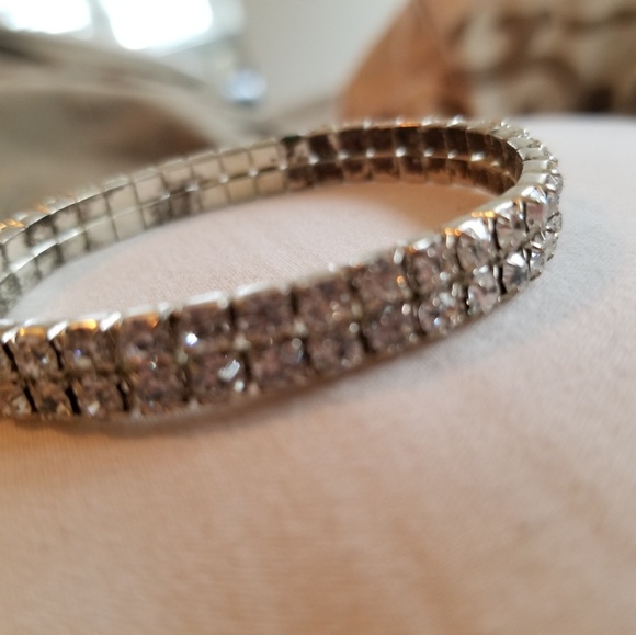 Double Strand Stretch Rhinestone Bracelet.  NWOT - Picture 3 of 4